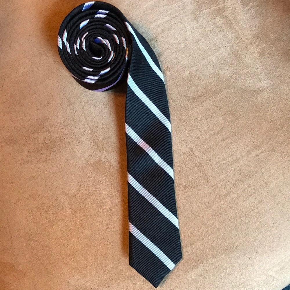 Tie Bar skinny tie (like new)
